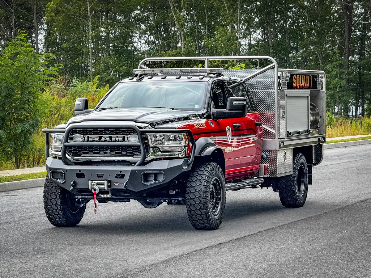 Front-right three-quarter exterior view with side body and roof rails visible.